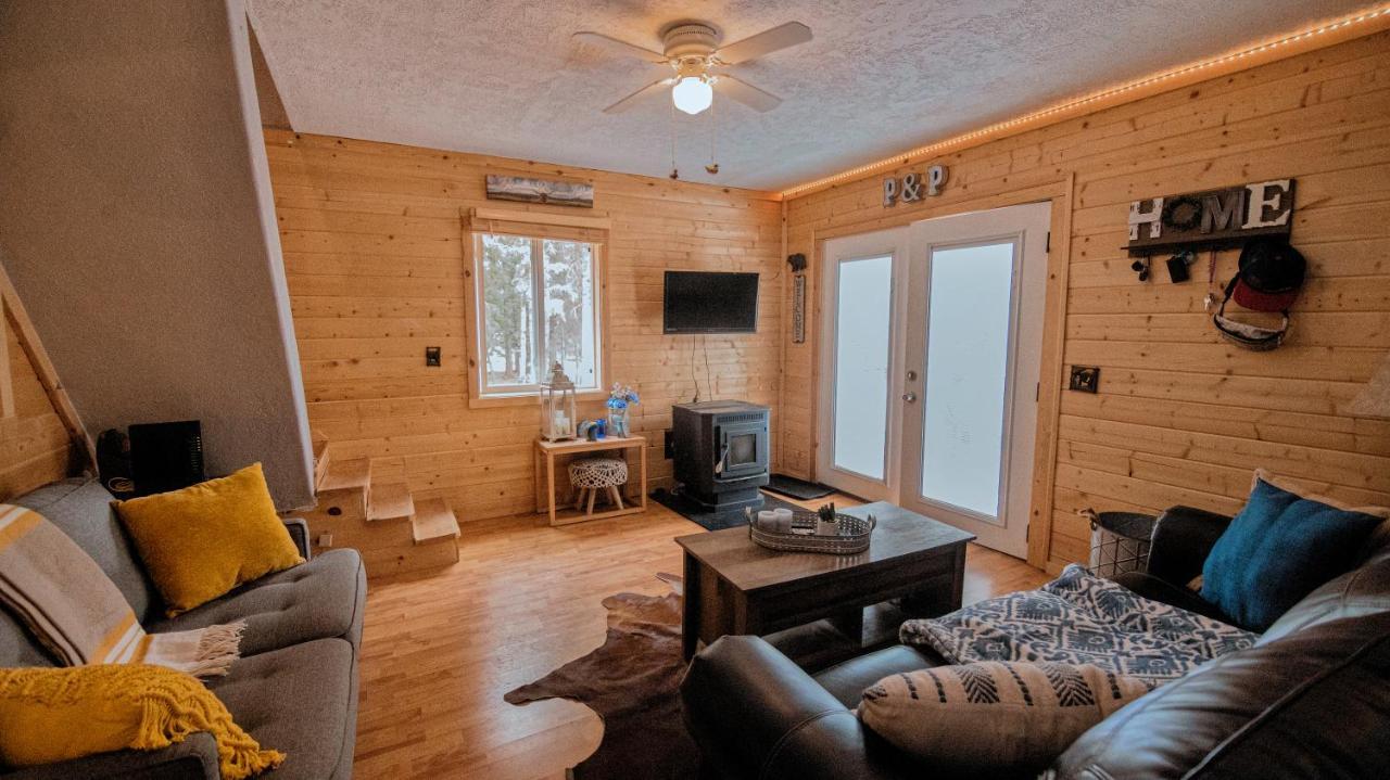 Charming Blue Farmhouse Cabin Duck Creek Village Exteriér fotografie