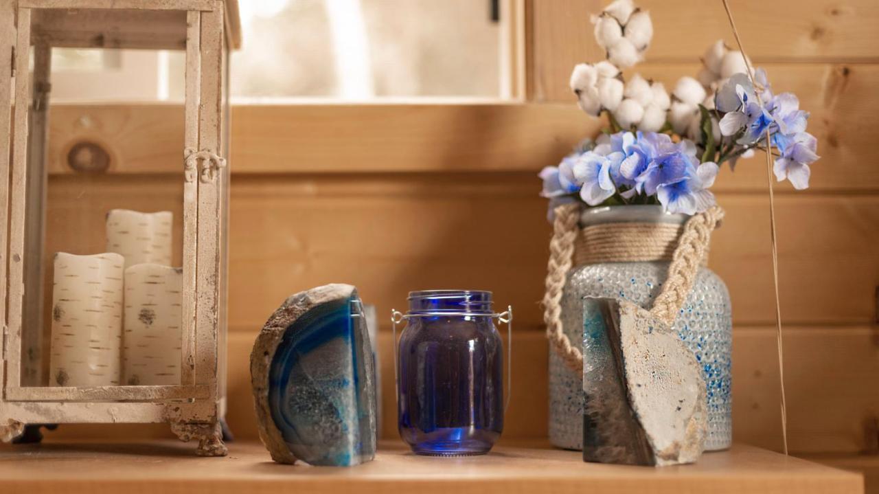Charming Blue Farmhouse Cabin Duck Creek Village Exteriér fotografie