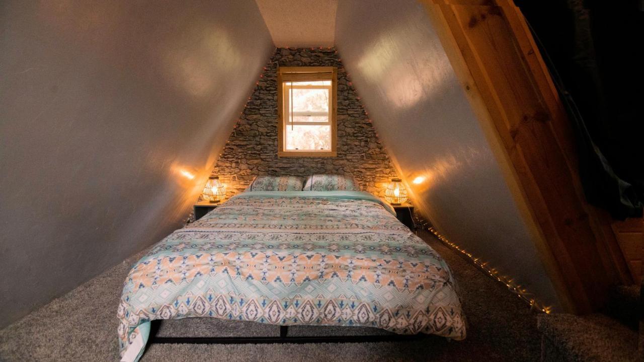 Charming Blue Farmhouse Cabin Duck Creek Village Exteriér fotografie