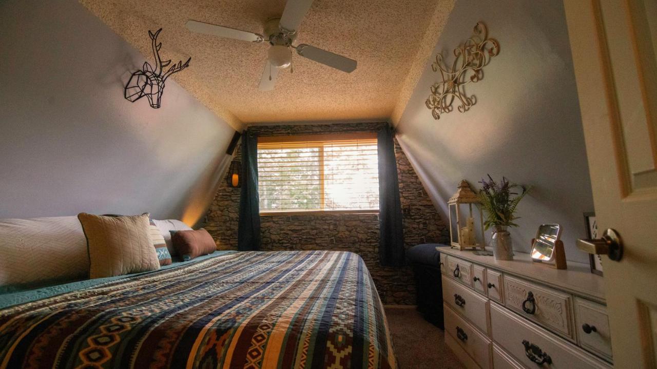 Charming Blue Farmhouse Cabin Duck Creek Village Exteriér fotografie