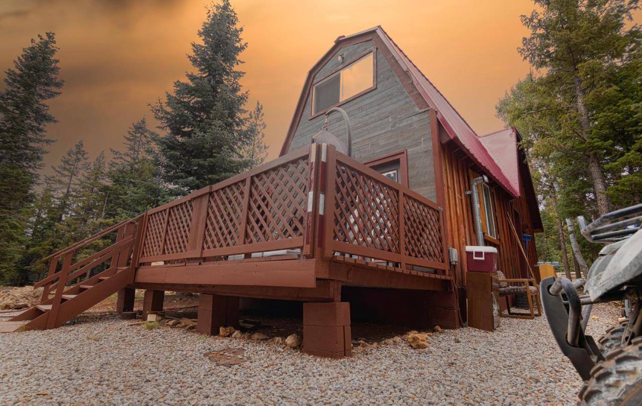 Charming Blue Farmhouse Cabin Duck Creek Village Exteriér fotografie